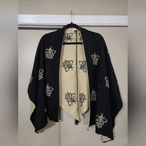 Top It Off Black and Gold Women's Wrap with Bee Design One Size